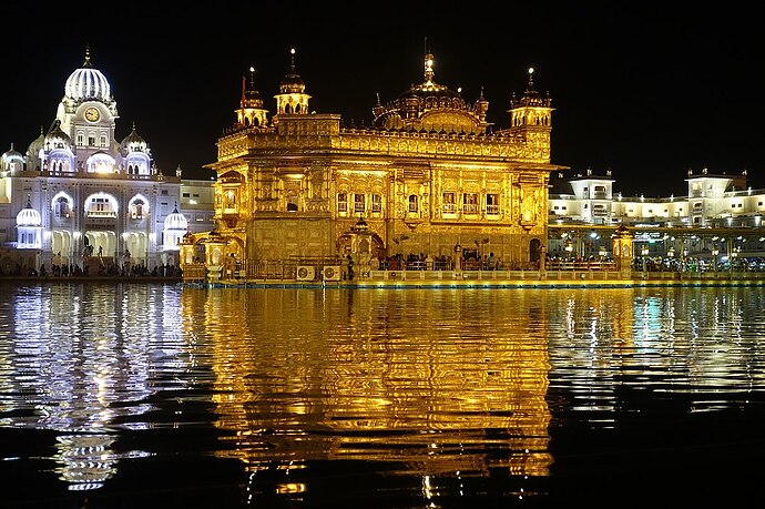 1080px-Golden_Temple_nighttime