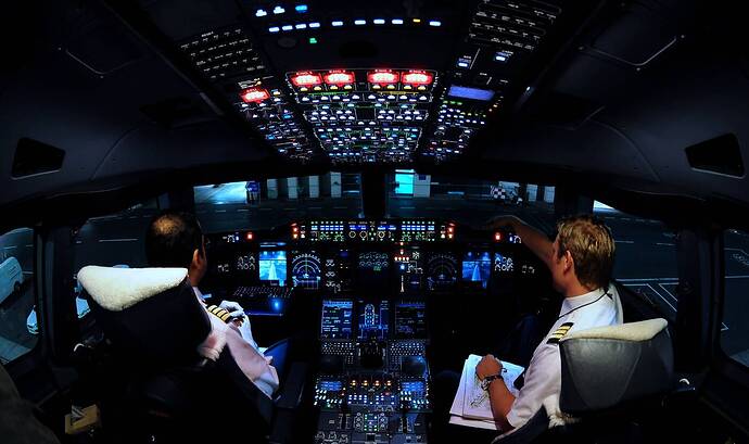 airbus_a380_cockpit_at_night