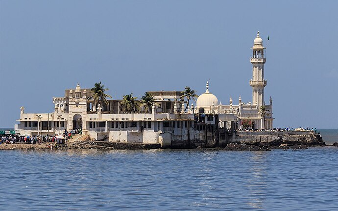 1024px-Mumbai_03-2016_11_Haji_Ali_Dargah