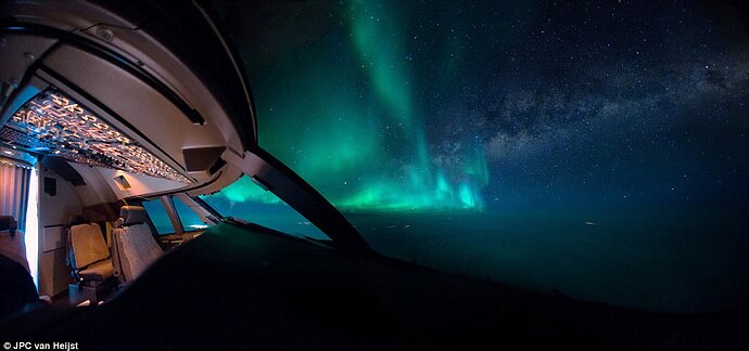 408AD7F700000578-4530032-2_A_beautiful_show_of_Northern_Lights_Aurora_Borealis_over_our_h-a-7_1495533531466