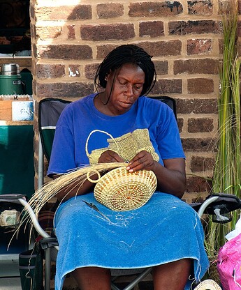 Sweetgrass_Basket_Maker-58b9e0ca5f9b58af5cbe4b7f