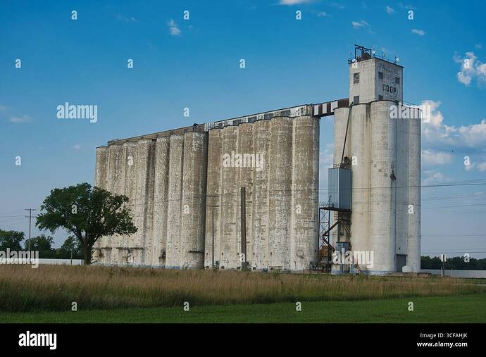 grain-elevator-in-topeka-kansas-3CFAHJK