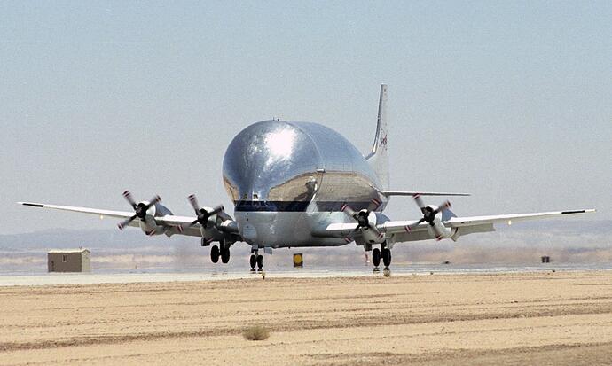 Super_Guppy_N941_NASA_landing_(crop)