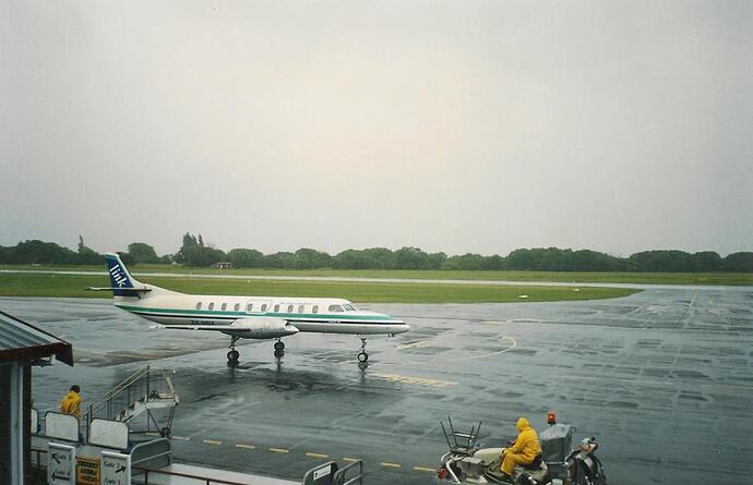 Drap day at Rotorua_ Eagle air's metro in the original colour scheme-1