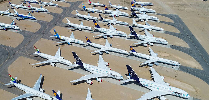 lufthansa-airbus-a380-a340-geparkt-teruel