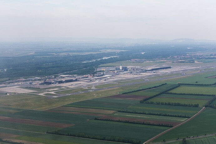 Schwechat_-_Luftbild_Flughafen_Wien-Schwechat_20180514