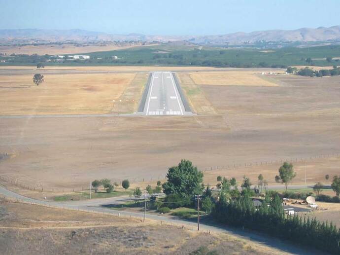 Paso-Robles-Runway31-3213352999