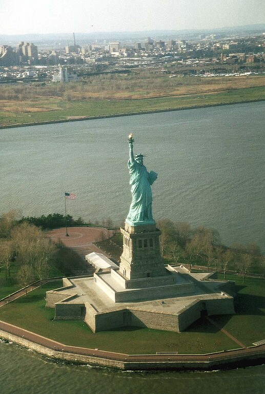 New_York_Liberty_Statue_HQ